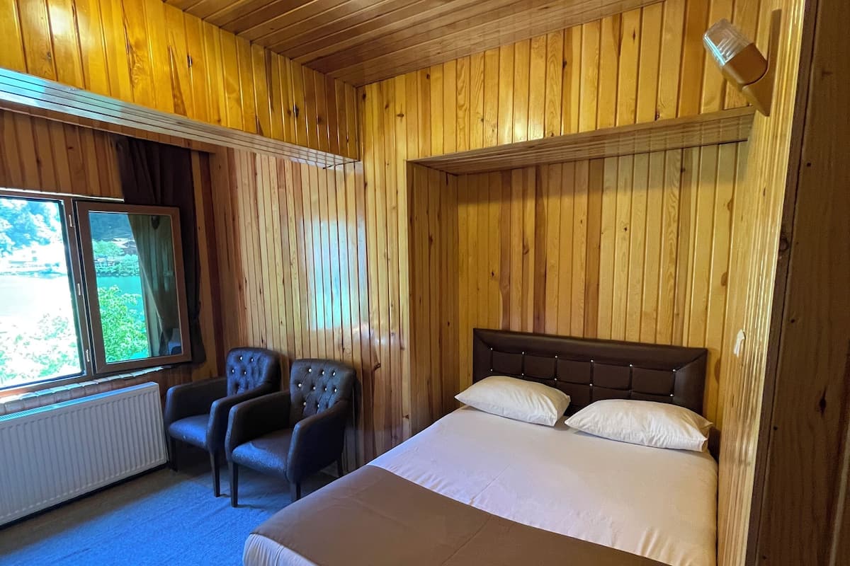 In-room safe, desk, soundproofing, iron/ironing board (on request)