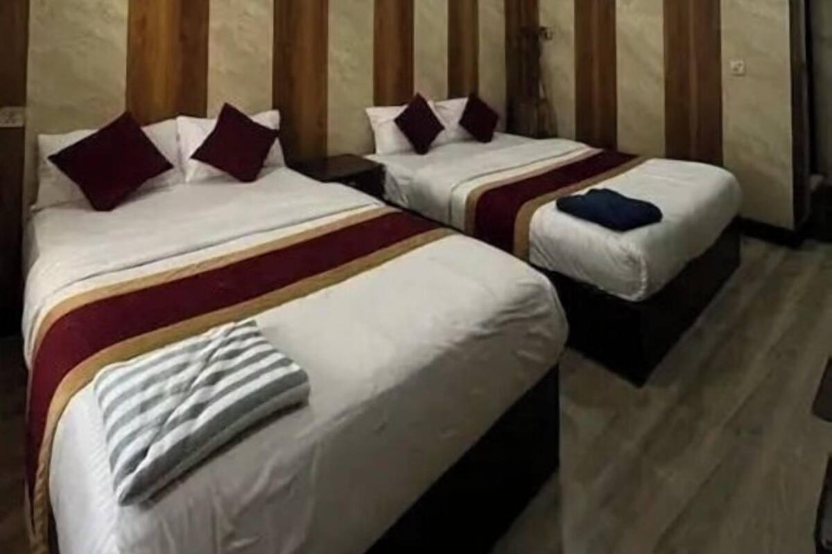 Quadruple Room, Smoking, Air conditioning | Premium bedding, WiFi (free)
