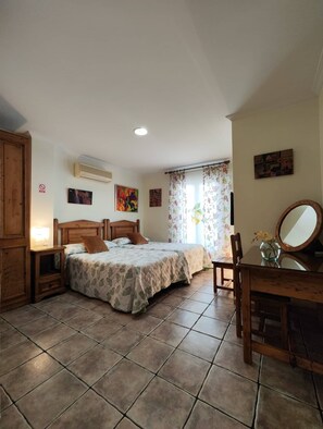1 bedroom, desk, iron/ironing board, free WiFi
