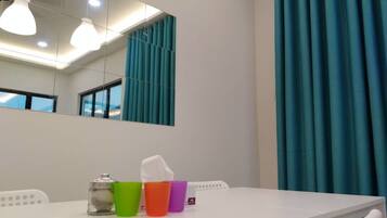 House, 4 Bedrooms | In-room dining