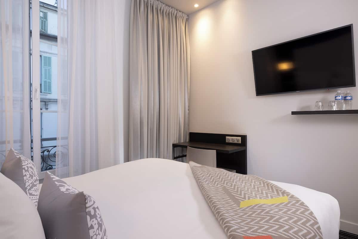 classic double room | in-room safe, desk, soundproofing, iron/ironing board