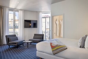 Junior Suite, Balcony | In-room safe, desk, soundproofing, iron/ironing board - Hôtel 66 (Nice)