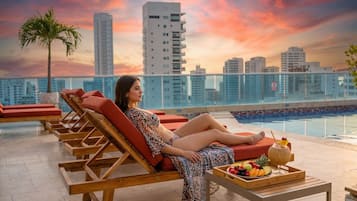 Utendørsbasseng og bassengparasoller