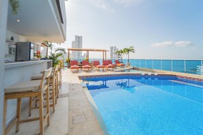 Outdoor pool, open 9:00 AM to 7:00 PM, pool umbrellas - Hotel La Gran Via (Cartagena)