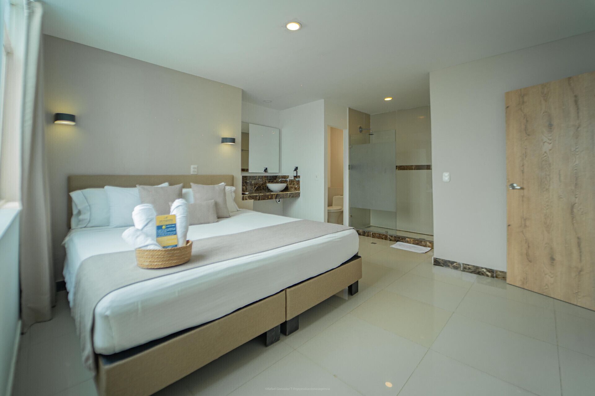 Minibar, két bảo mật tại phòng, bàn, màn/rèm cản sáng 