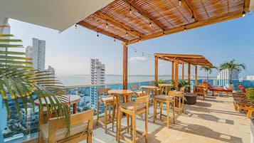 Utendørsbasseng og bassengparasoller