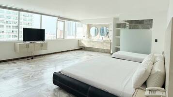 Quarto superluxo | Frigobar, cofres nos quartos, escrivaninha, cortinas blackout