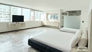 Luxury Room | Minibar, in-room safe, desk, blackout drapes - Hotel La Gran Via (Cartagena)
