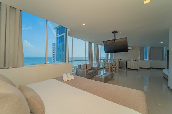 Superior Double Room | Minibar, in-room safe, desk, blackout drapes