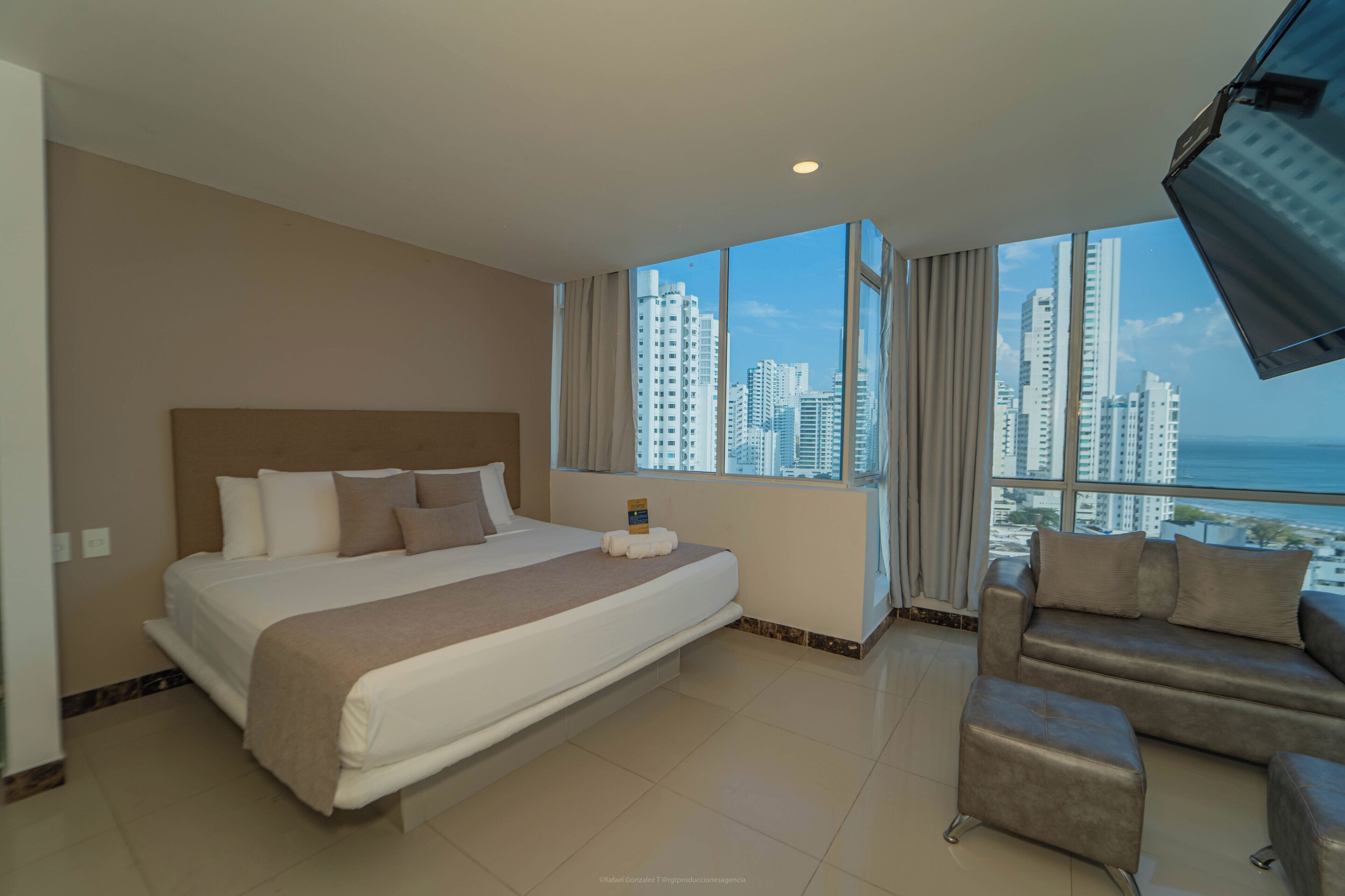 Superior Double Room | Minibar, in-room safe, desk, blackout drapes