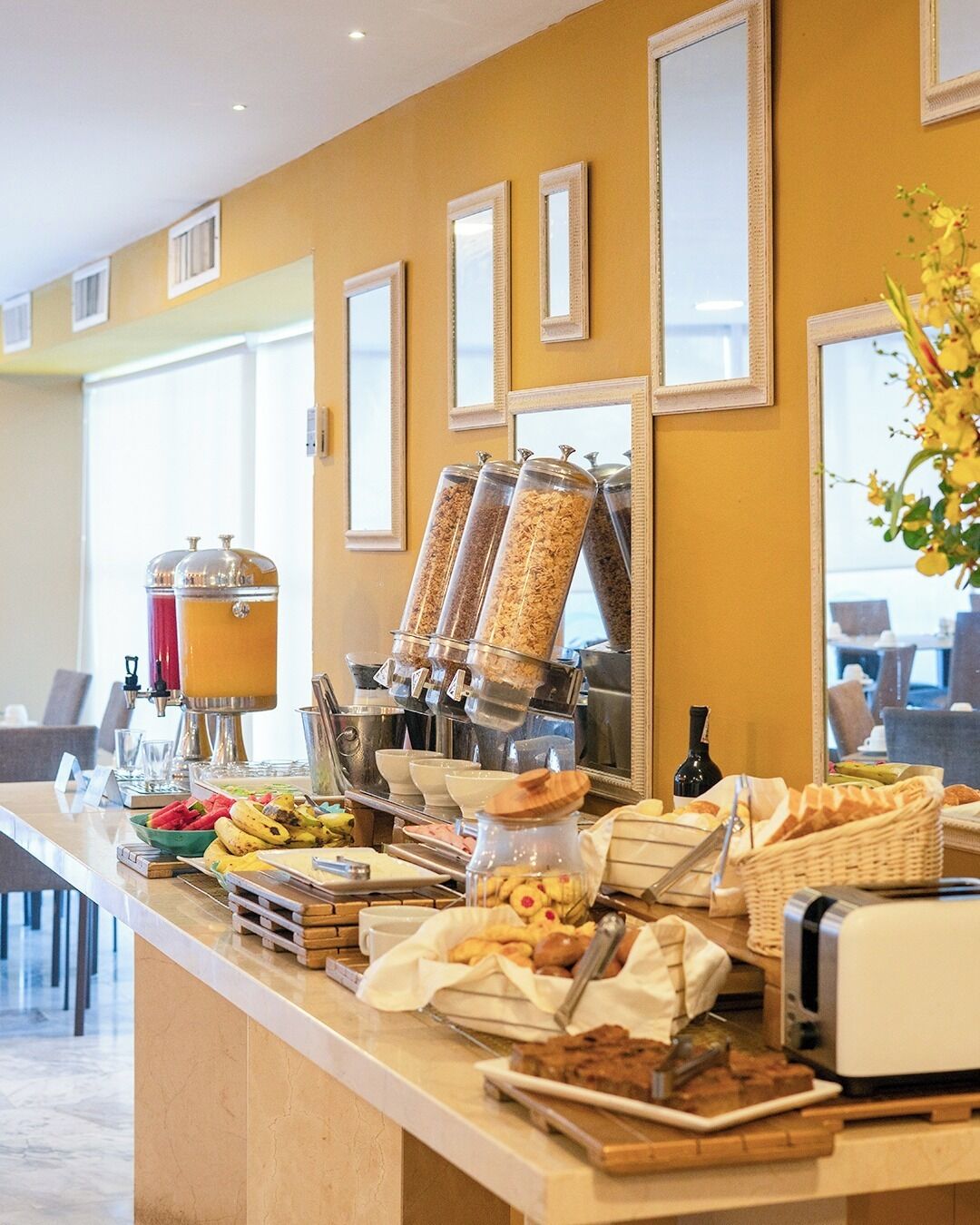 Free daily buffet breakfast