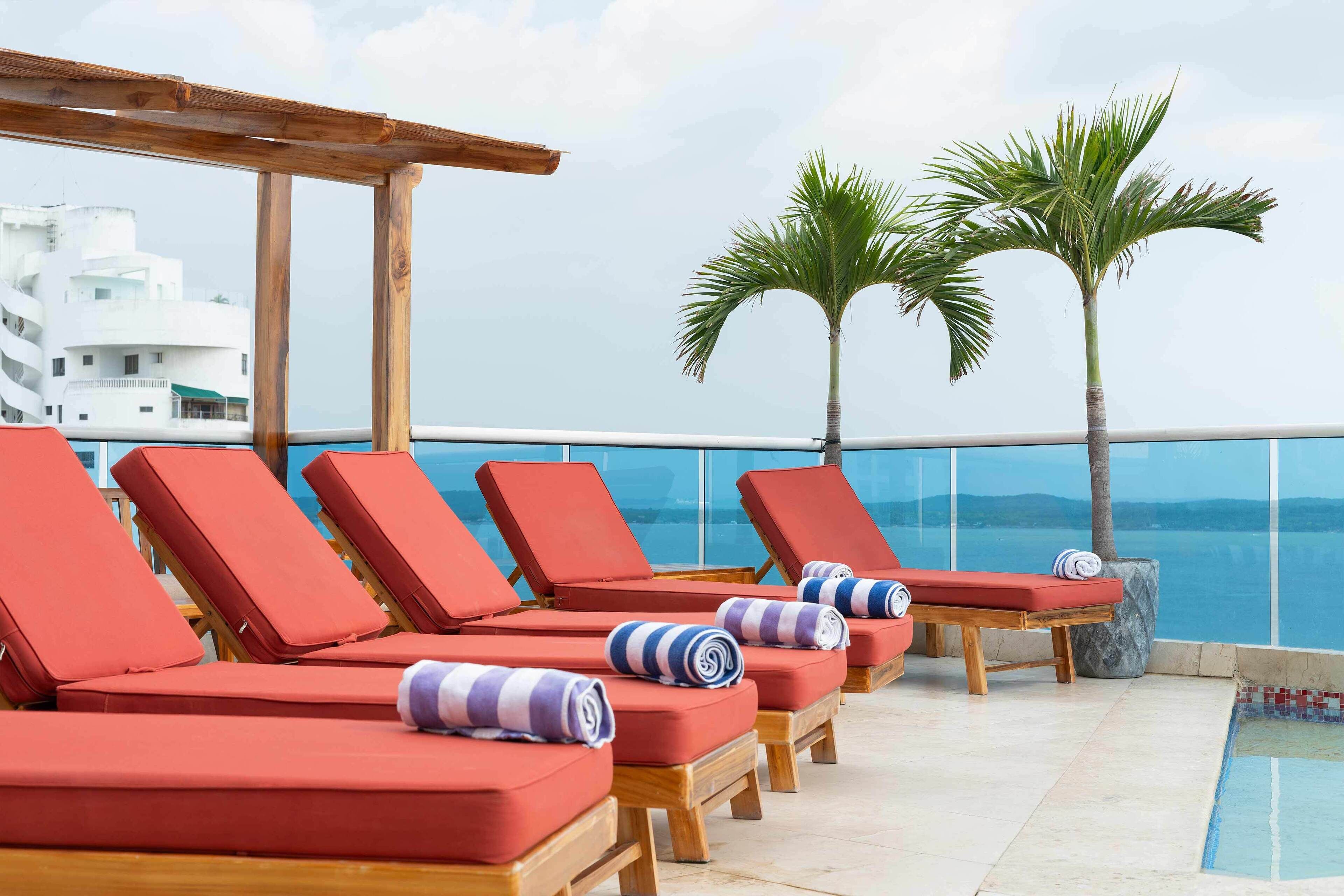 Hồ bơi ngoài trời, mở cửa từ 9:00 đến 19:00, dù/ô trên bãi biển/hồ bơi 