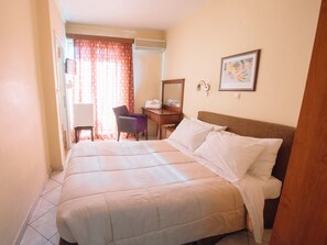 房內夾萬、熨斗/熨衫板、免費 Wi-Fi、床單