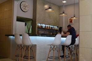 Bar (on property) - Hotel Atlanta (Patras)
