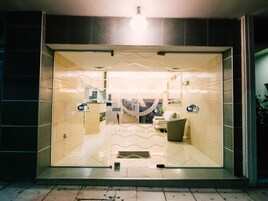 숙박 시설 입구