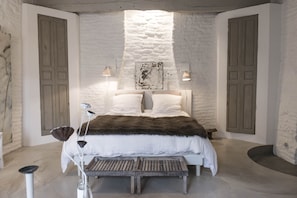 Habitación doble (Fenêtre sur cour) | Decoración personalizada, muebles diferentes, escritorio y wifi gratis 
