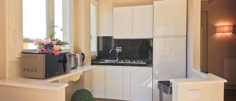 Apartment, 2 Schlafzimmer | Eigene Küche | Kühlschrank, Mikrowelle, Kochgeschirr/Geschirr/Besteck