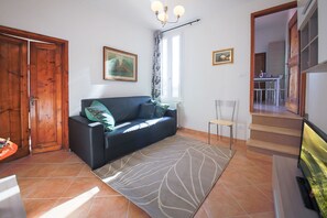 2 habitaciones, tabla de planchar con plancha, cunas y wifi gratis 