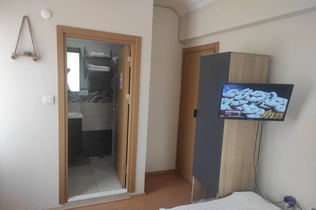 Economy İki Ayrı Yataklı Oda | 1 yatak odası, masa, ücretsiz kablosuz İnternet, çarşaf takımı