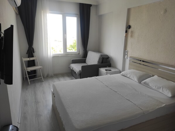 Standardzimmer, 1 Schlafzimmer, Meerblick | Schreibtisch, kostenloses WLAN, Bettwäsche