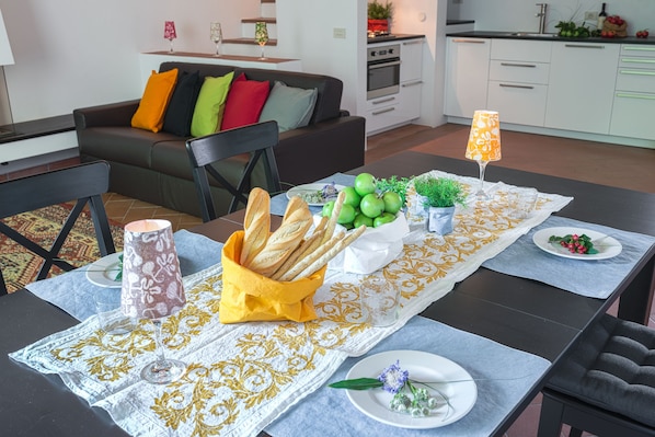 Apartment, 2 Bedrooms | In-room dining