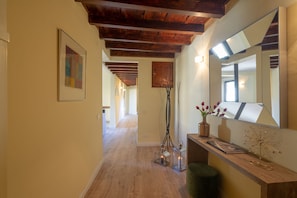 Appartement, 2 chambres | 2 chambres, ameublement personnalisé, bureau, fer et planche à repasser