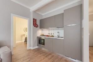 Apartment, 2 Schlafzimmer | Eigene Küche | Kühlschrank, Mikrowelle, Ofen, Wasserkocher