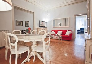2 bedrooms, iron/ironing board, cots/infant beds, free WiFi - Ghibellina 96 (Florence)