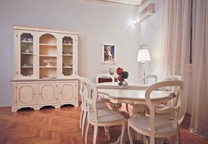 2 bedrooms, iron/ironing board, cots/infant beds, free WiFi - Ghibellina 96 (Florence)