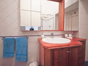 Apartment, 2 Schlafzimmer | Badezimmer