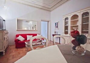 2 bedrooms, iron/ironing board, cots/infant beds, free WiFi - Ghibellina 96 (Florence)