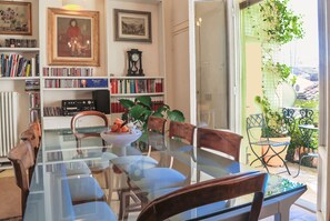 Apartment, 1 Bedroom | 1 bedroom, iron/ironing board, cribs/infant beds, free WiFi
