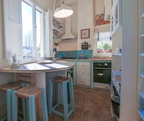 Departamento, 1 habitación | Cocina privada | Refrigerador, microondas, horno y cafetera de espresso 