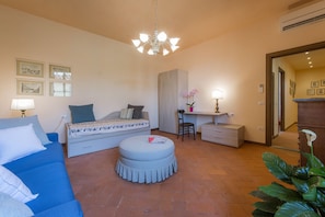 Apartment, 1 Bedroom | Living area