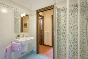 Apartment, 2 Bedrooms | Bathroom | Shower, rainfall showerhead, hair dryer, towels