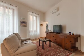 Apartment, 2 Bedrooms | Living area