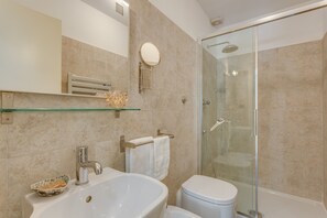Apartment, 2 Bedrooms | Bathroom