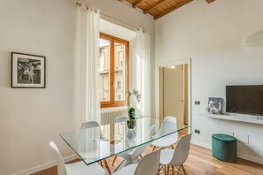 Interior - Luna Chic (Florence)