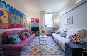 Apartment, 2 Schlafzimmer | Wohnbereich | Fernseher