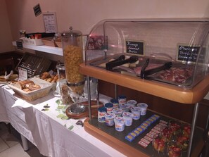 Daily continental breakfast for a fee - Manoir du Cunningham (Saint-Malo)