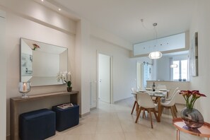 Appartamento, 2 camere da letto | Area soggiorno | TV