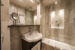 Apartment, 1 Bedroom | Bathroom