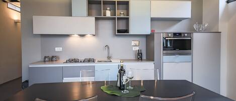 تناول الطعام داخل الغرفة