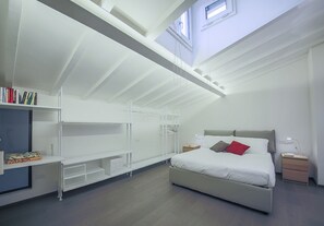 2 habitaciones, tabla de planchar con plancha, cunas y wifi gratis 