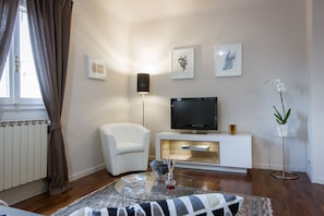 Apartment, 2 Bedrooms | Room amenity