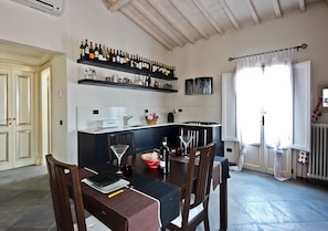 Apartment, 2 Bedrooms | In-room dining