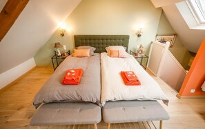 Chambre Confort | 1 chambre, décoration personnalisée, ameublement personnalisé, bureau
