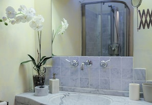 Apartment, 1 Bedroom | 1 bedroom, iron/ironing board, cribs/infant beds, free WiFi
