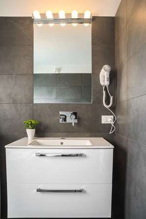Apartment, 2 Bedrooms | Bathroom