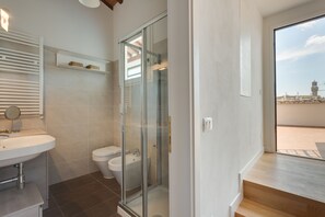 Apartment, 2 Bedrooms | Bathroom | Shower, hair dryer, bidet, towels
